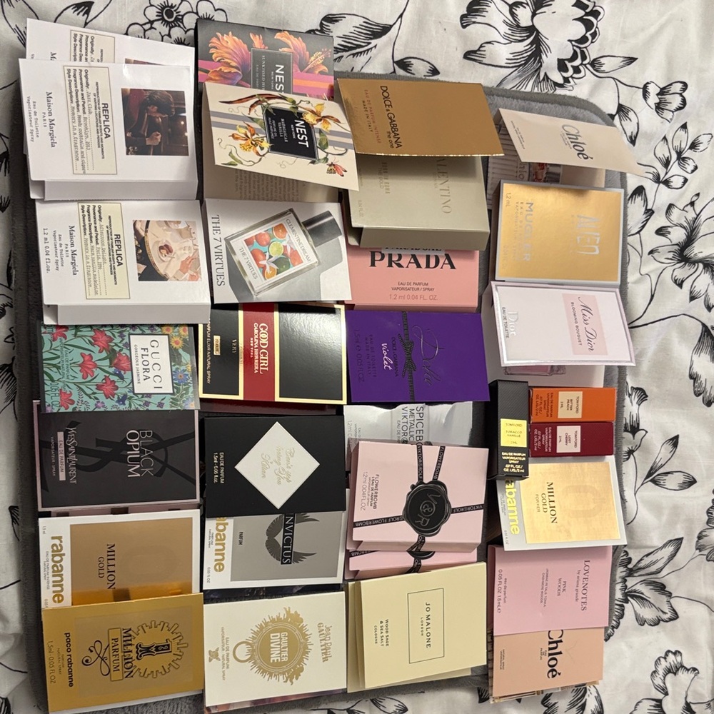 Assorted Women's Fragrance Sample Set